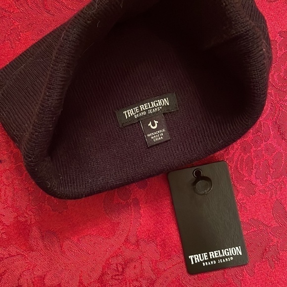 Brand New True Religion Black Knit Cuffed Beanie Hat Red Circle Horseshoe Logo - Picture 7 of 10